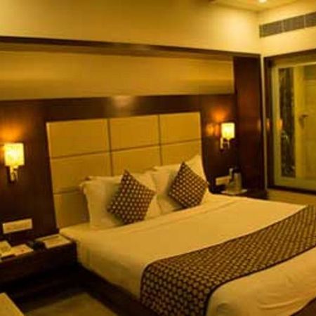 Grand Thakar Hotel ราชโกฎิ ภายนอก รูปภาพ