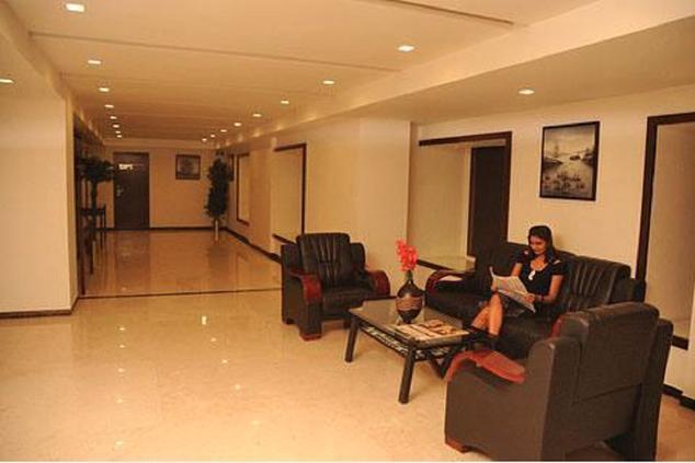 Grand Thakar Hotel ราชโกฎิ ภายนอก รูปภาพ