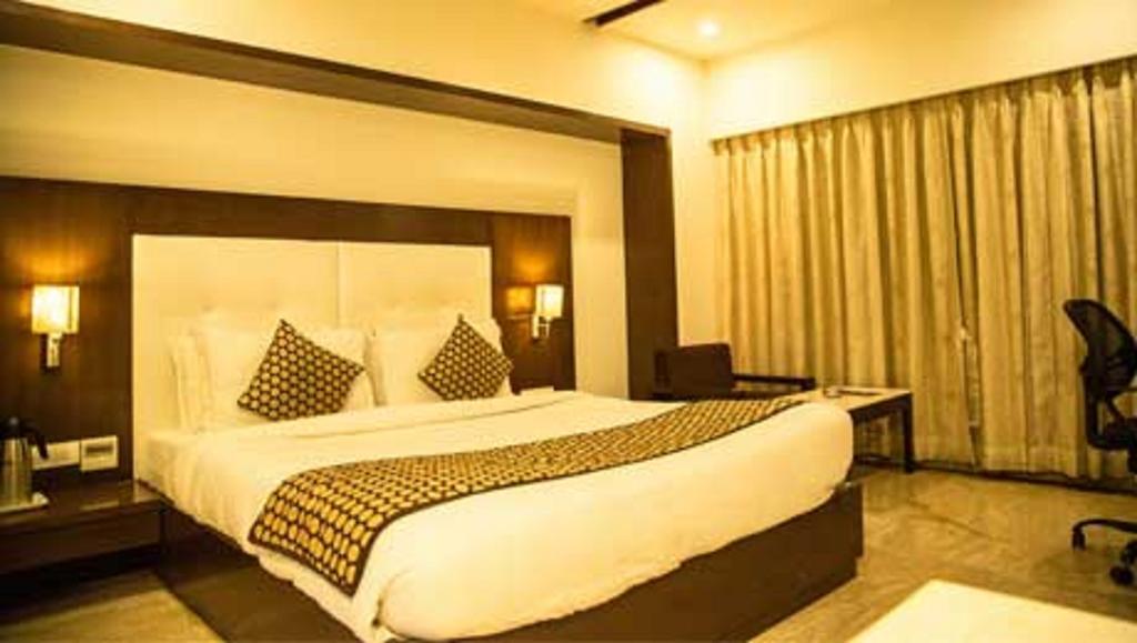 Grand Thakar Hotel ราชโกฎิ ภายนอก รูปภาพ
