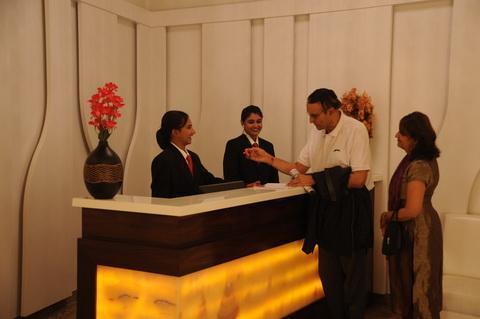 Grand Thakar Hotel ราชโกฎิ ภายนอก รูปภาพ